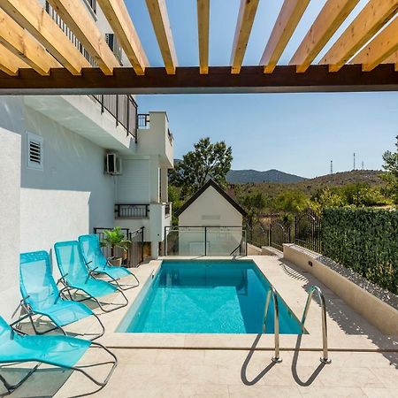 House Luce With Pool Apartment Cisla ภายนอก รูปภาพ