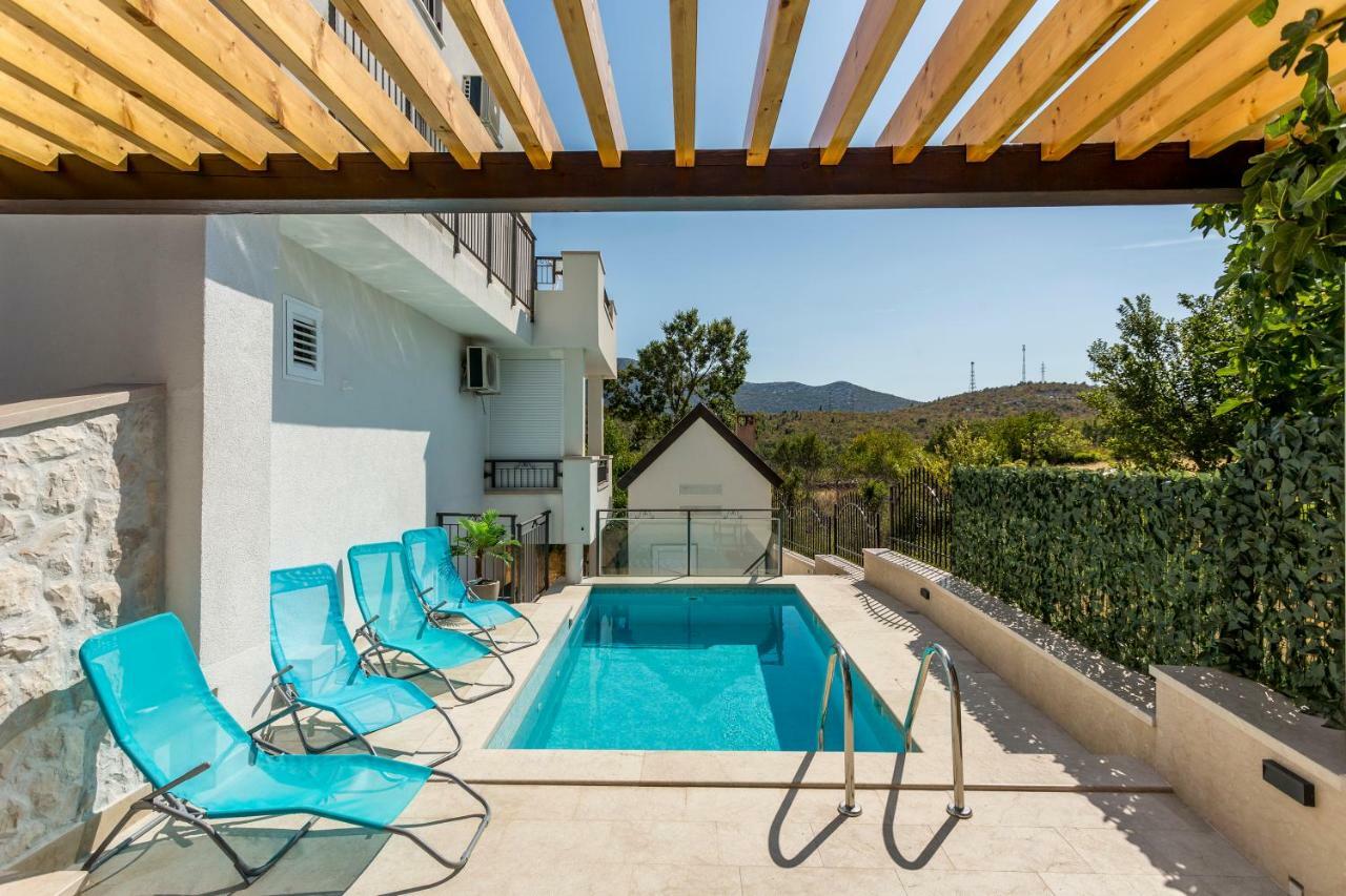 House Luce With Pool Apartment Cisla ภายนอก รูปภาพ