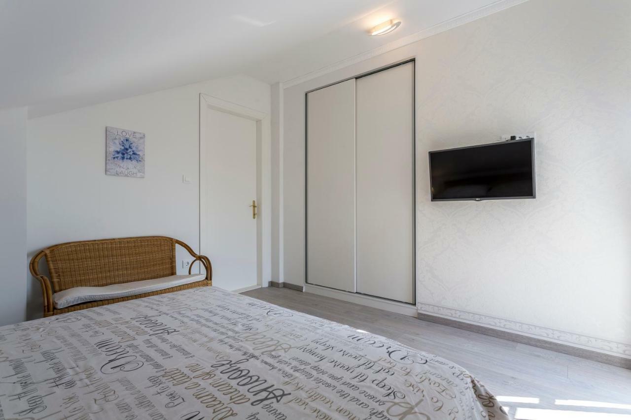 House Luce With Pool Apartment Cisla ภายนอก รูปภาพ