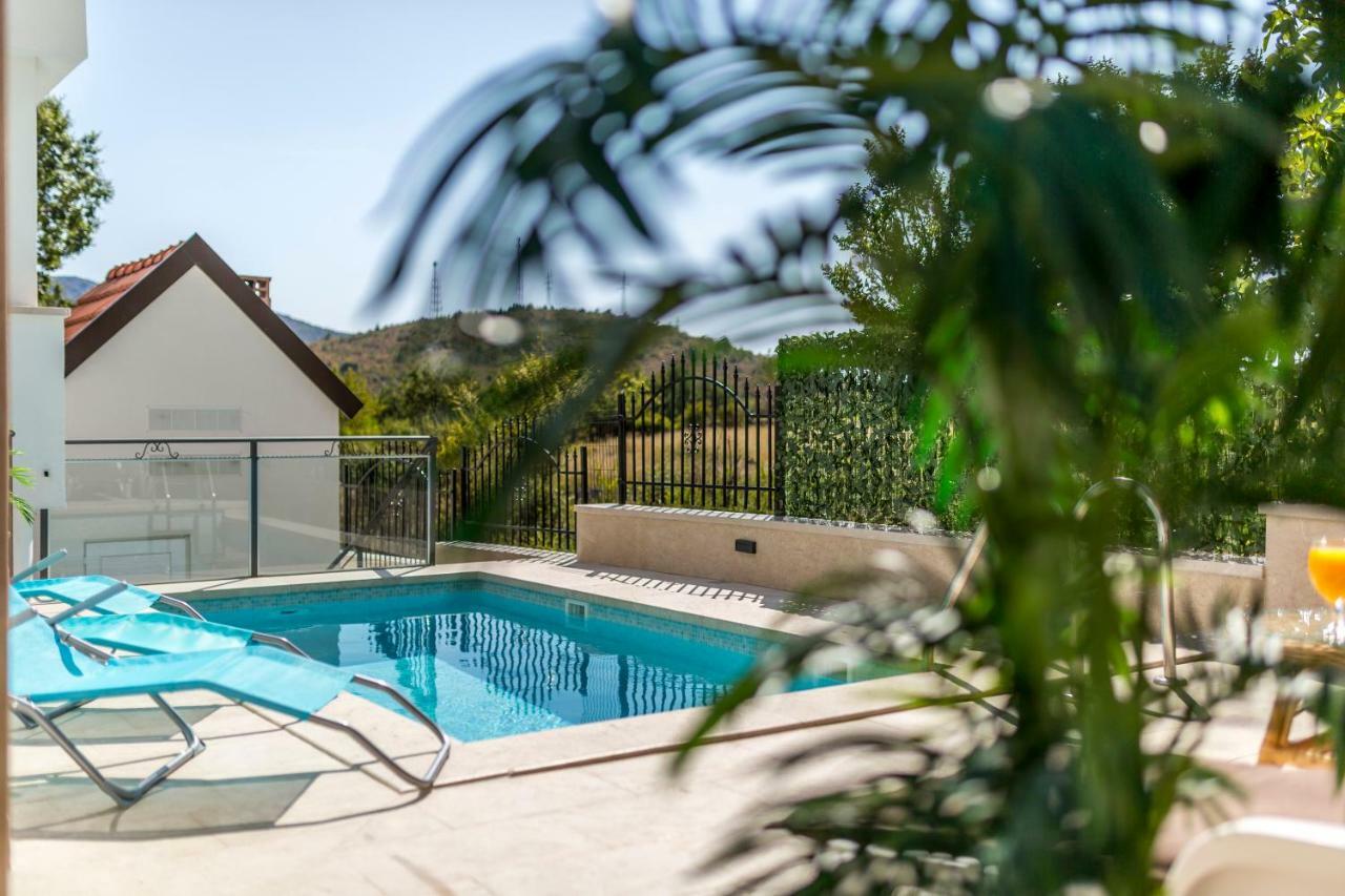 House Luce With Pool Apartment Cisla ภายนอก รูปภาพ