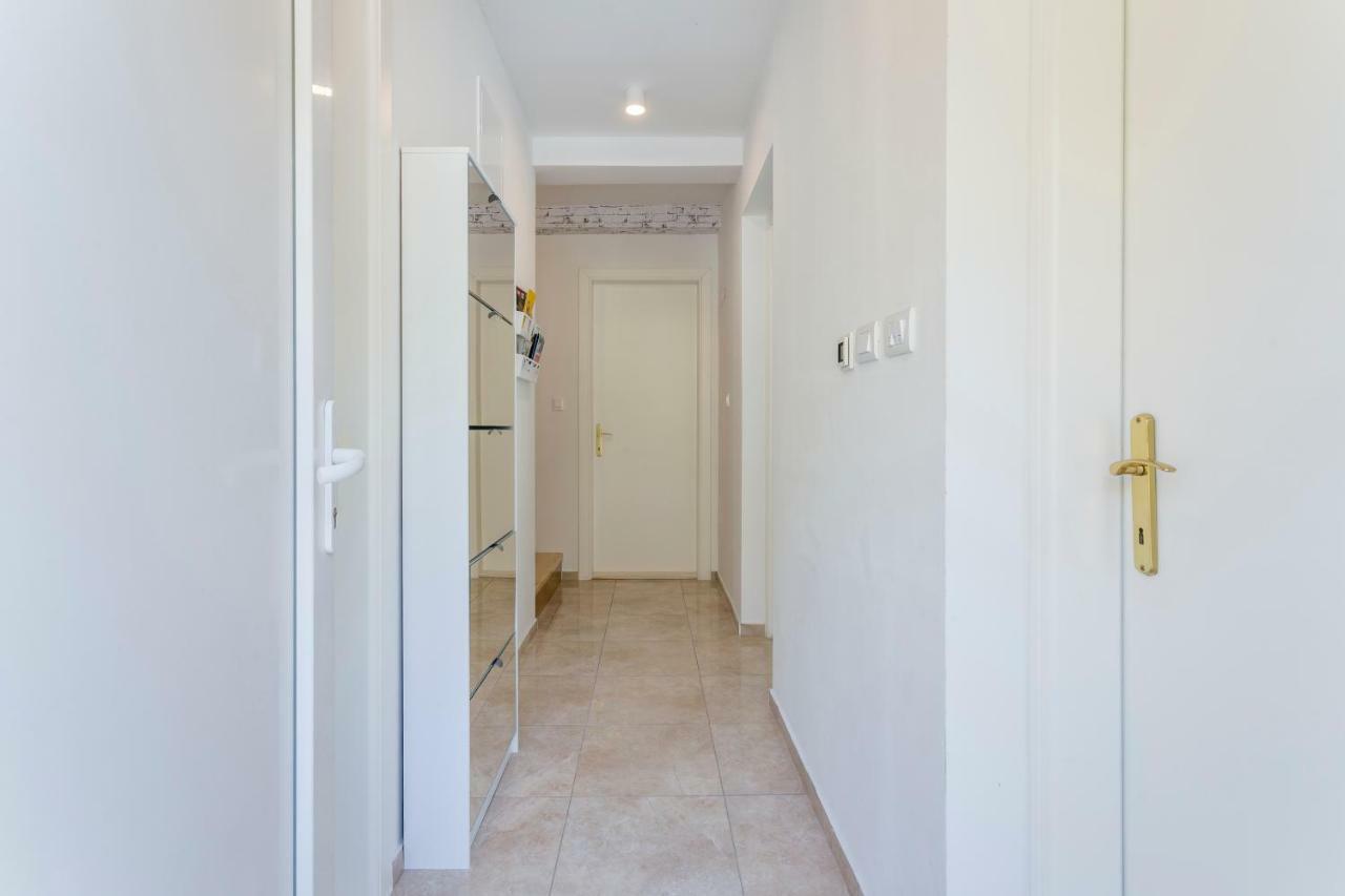 House Luce With Pool Apartment Cisla ภายนอก รูปภาพ